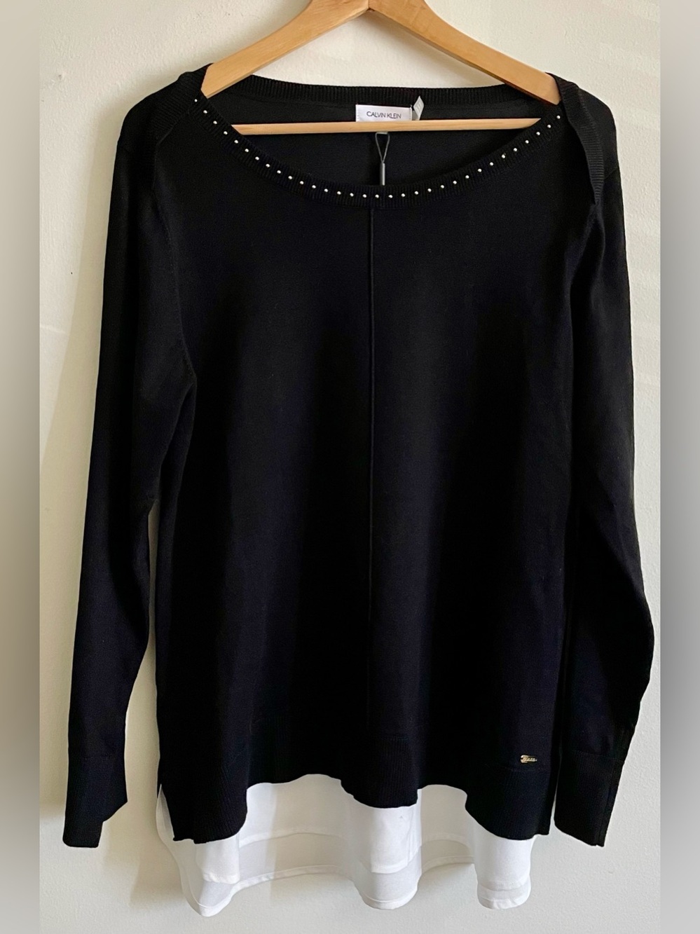 🎡 NWT Calvin Klein Black Long-Sleeve Knit Top with Stud Trim 🎡